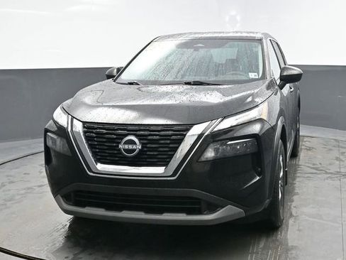 Used 2023 Nissan Rogue S image 2
