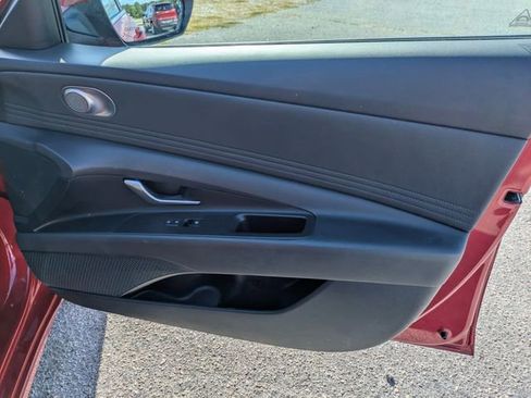 Used 2025 Hyundai Elantra SEL FWD image 30