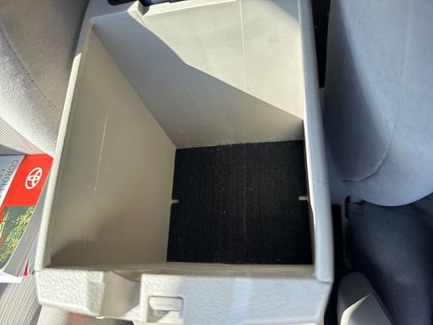 Used 2013 Toyota Corolla LE image 18