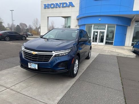 Used 2022 Chevrolet Equinox LS w/ LS Convenience Package AWD/4WD image 12