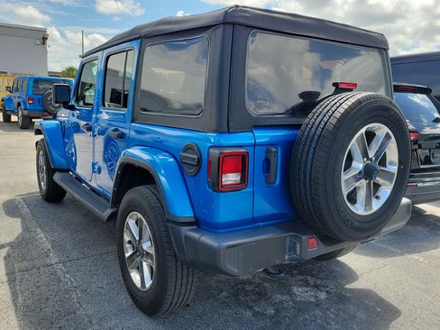 Used 2022 Jeep Wrangler Unlimited Sahara AWD/4WD image 4