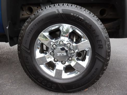 Used 2017 GMC Sierra 2500 SLT w/ Duramax Plus Package AWD/4WD image 41