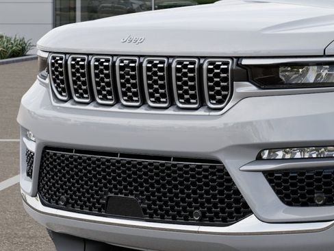 New 2025 Jeep Grand Cherokee Summit image 22
