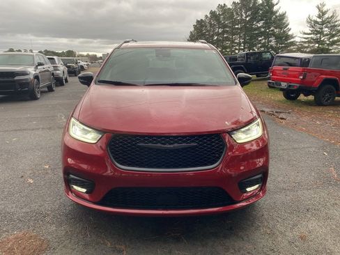 New 2026 Chrysler Pacifica Limited w/ S Appearance Package image 2