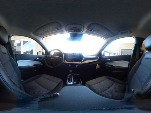 Used 2025 Chevrolet Trax LT FWD image 41