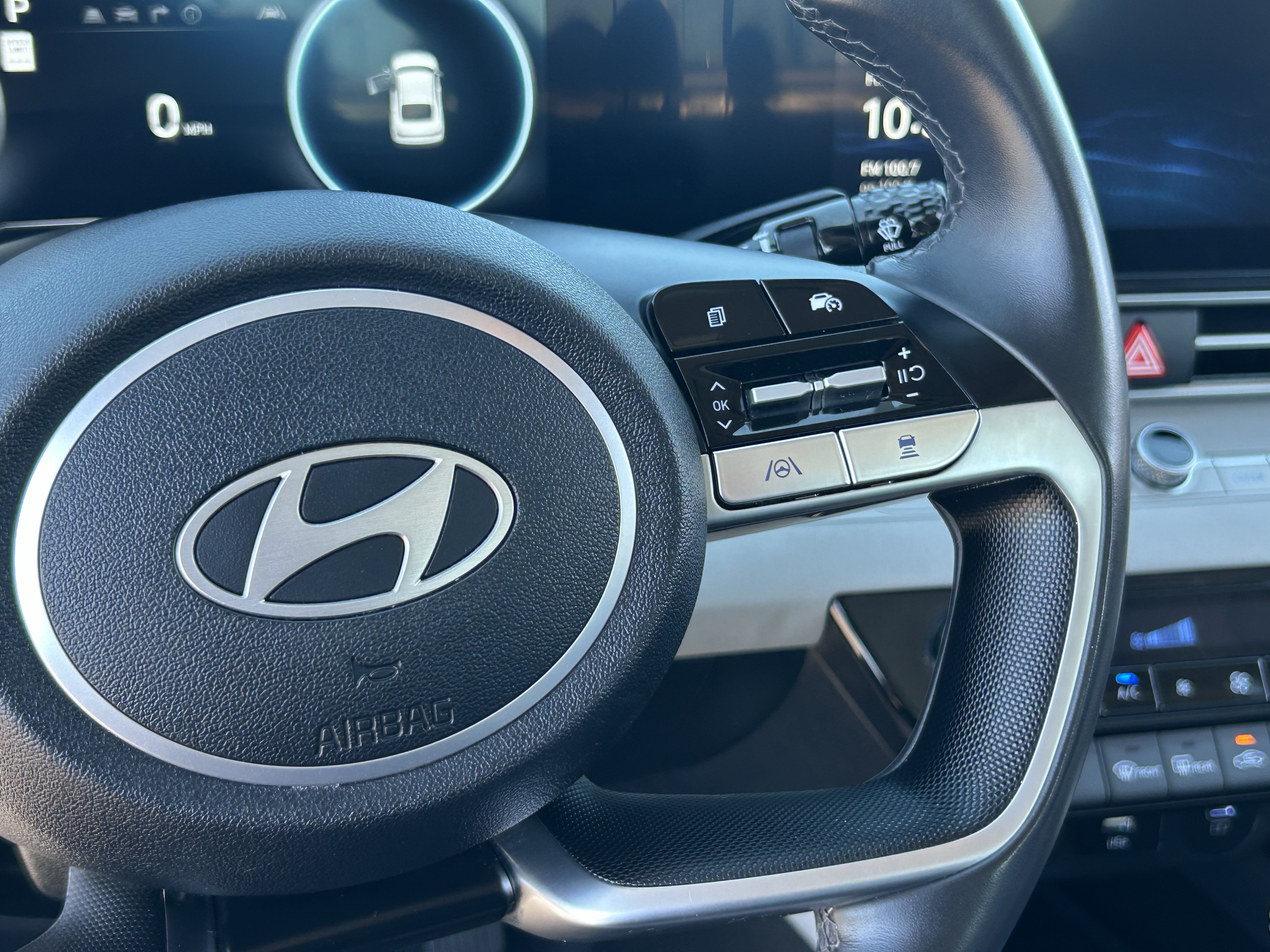 Used 2025 Hyundai Elantra Limited FWD image 23
