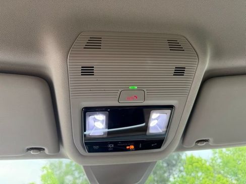 Used 2025 Volkswagen Atlas SE FWD image 17