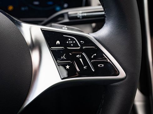 Used 2025 Mercedes-Benz GLC 300 4MATIC image 27