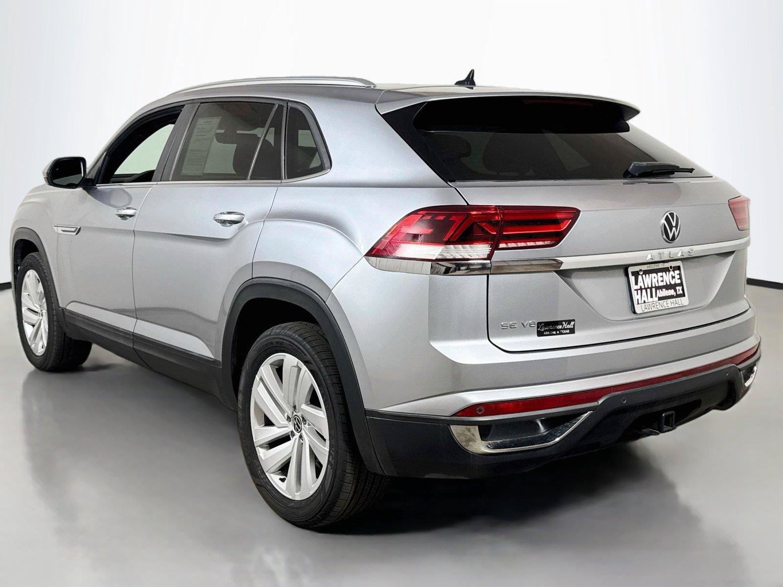 Used 2023 Volkswagen Atlas Cross Sport SE w/ Panoramic Sunroof Package FWD image 6