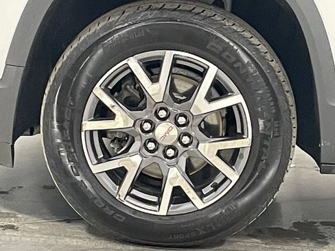 Used 2023 GMC Acadia SLT image 35