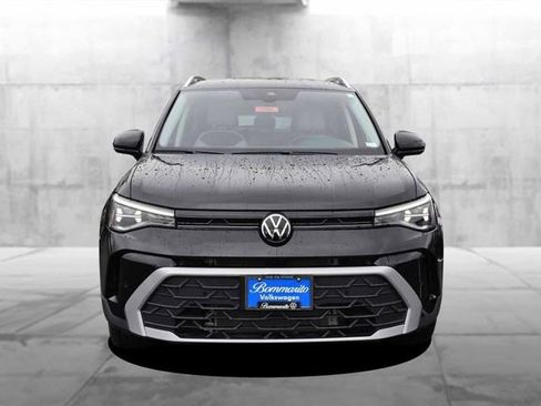 Used 2025 Volkswagen Taos SE FWD image 4