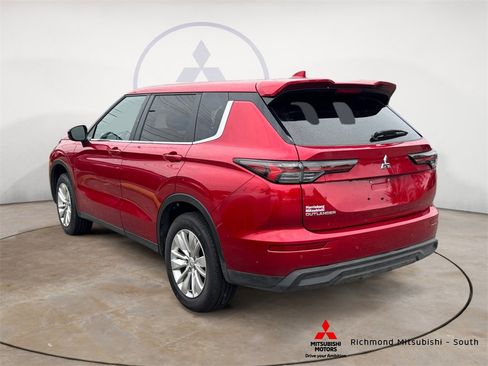 Used 2025 Mitsubishi Outlander ES image 5