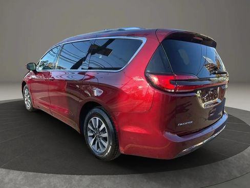 Used 2021 Chrysler Pacifica Touring-L FWD image 7