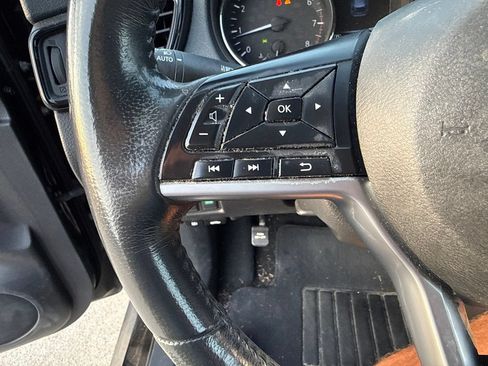 Used 2017 Nissan Rogue SV FWD image 26