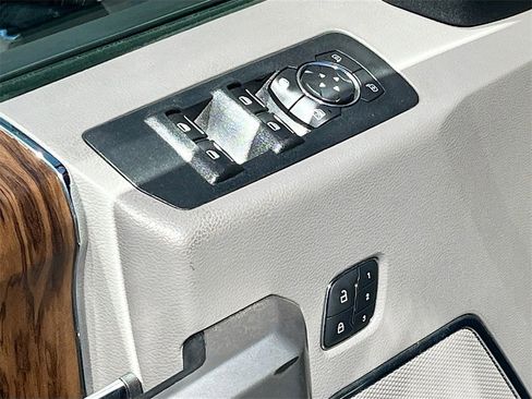 Used 2019 Ford F150 Lariat image 18