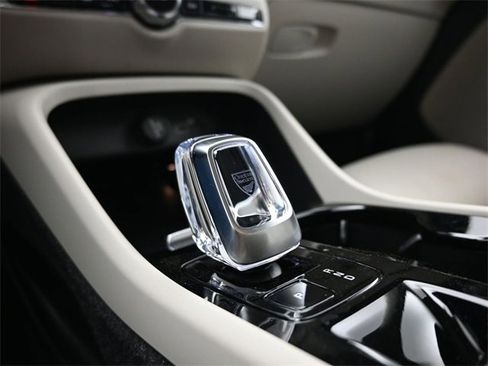 Used 2024 Volvo XC40 B5 Plus w/ Protection Package Premier image 11