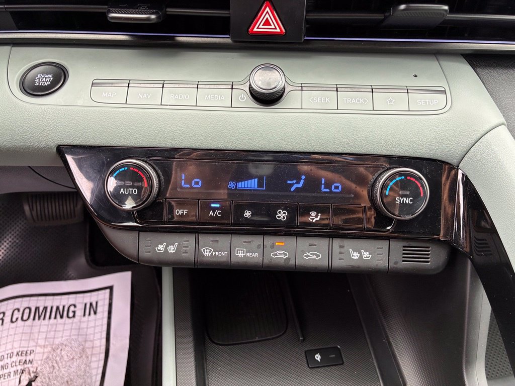 Certified 2025 Hyundai Elantra Limited FWD image 35