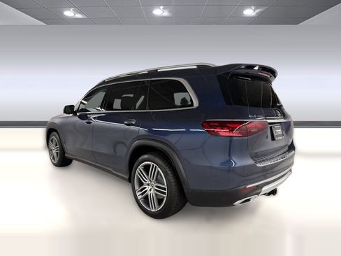 Used 2024 Mercedes-Benz GLS 450 4MATIC image 3