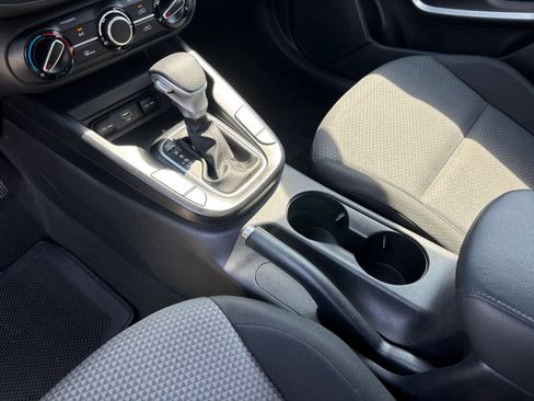 Used 2025 Kia Soul LX w/ LX Technology Package FWD image 38