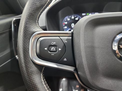 Used 2021 Volvo XC40 T5 R-Design w/ Climate Package AWD/4WD image 26