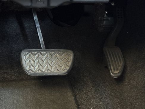 Used 2012 Toyota Yaris LE FWD image 39
