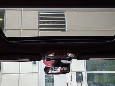 Used 2023 Chrysler Pacifica Pinnacle FWD image 23