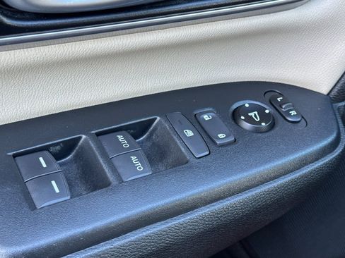 Used 2018 Honda CR-V Touring image 12
