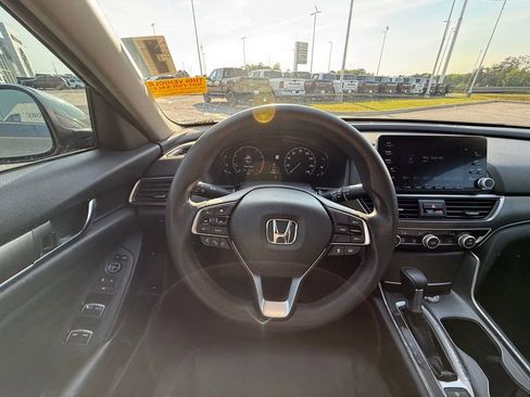 Used 2018 Honda Accord LX image 14