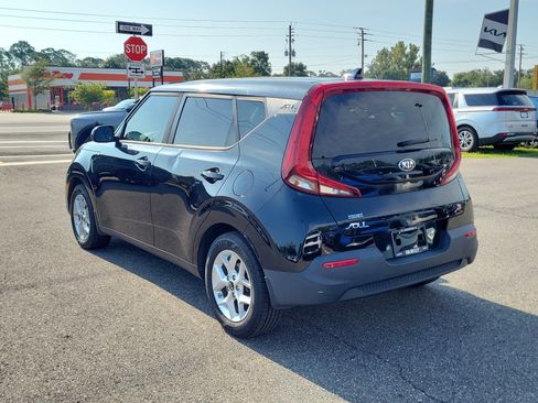 Used 2020 Kia Soul S FWD image 4