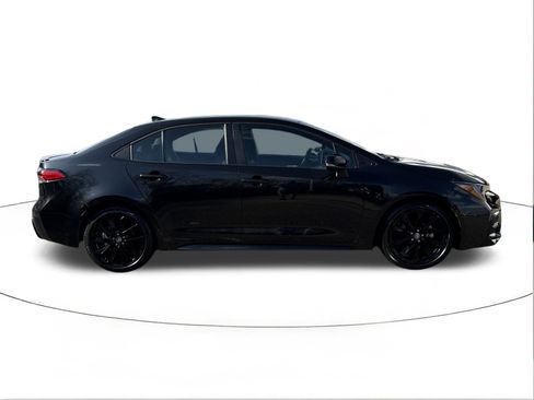 Used 2021 Toyota Corolla SE image 2