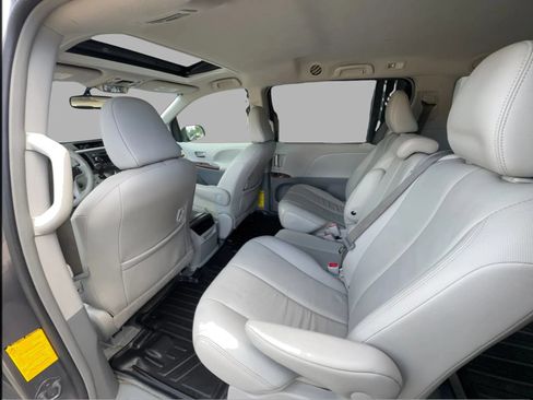 Used 2014 Toyota Sienna XLE FWD image 30