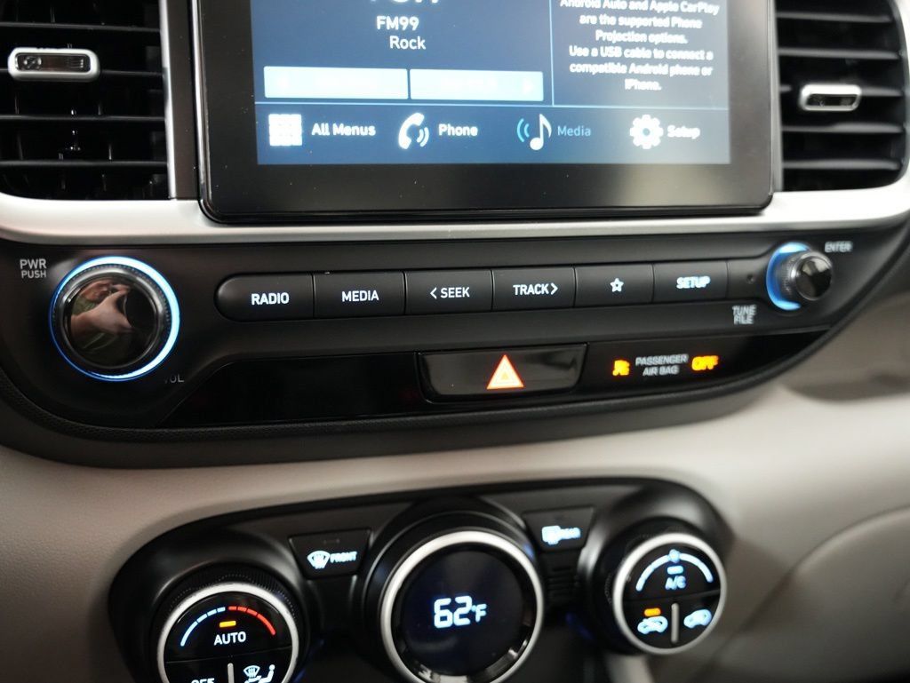 Used 2020 Hyundai Venue SEL FWD image 23
