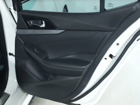 Used 2017 Nissan Maxima 3.5 SV w/ Interior Lighting Package image 29