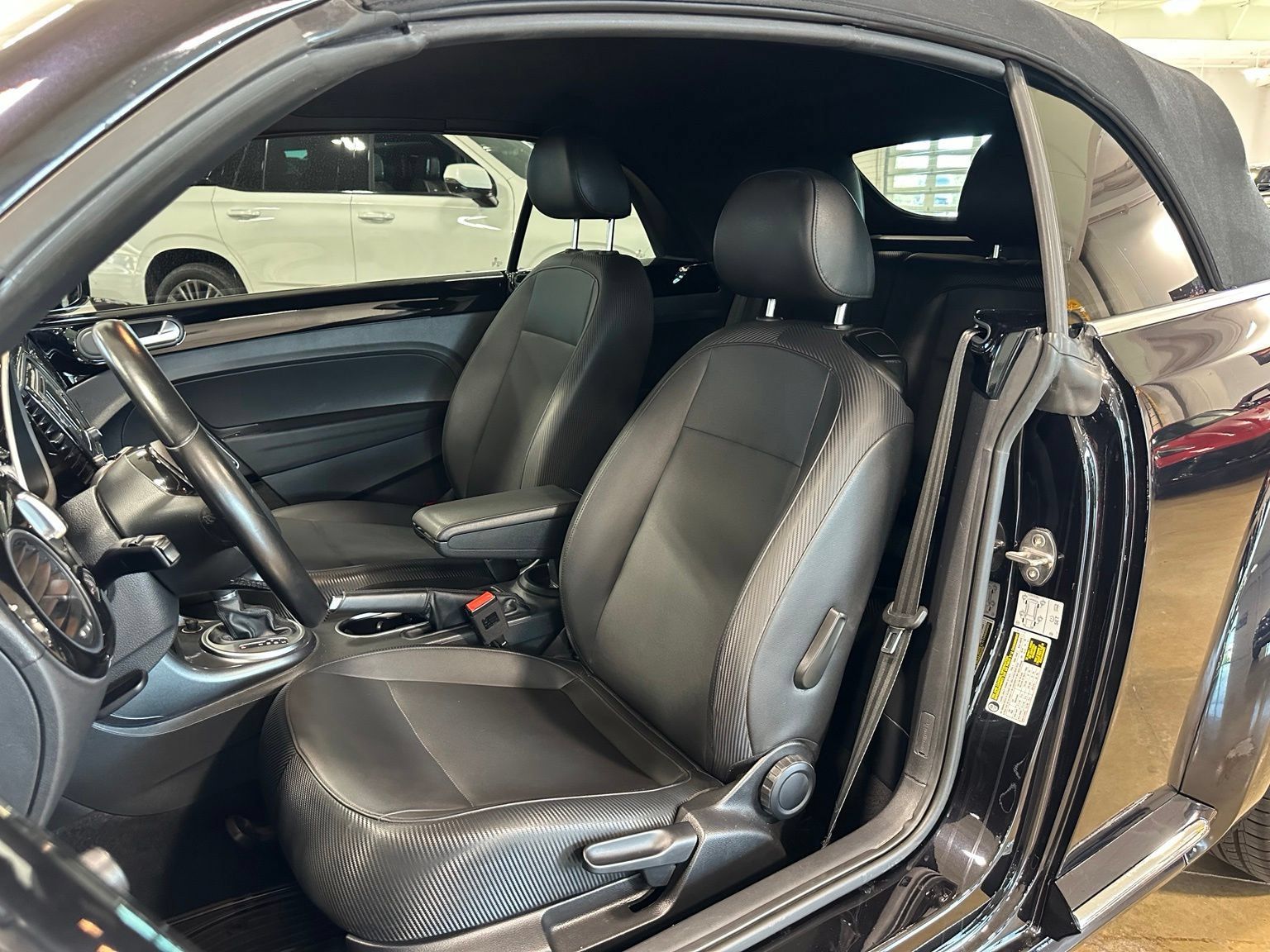 Used 2018 Volkswagen Beetle 2.0T SE FWD image 14
