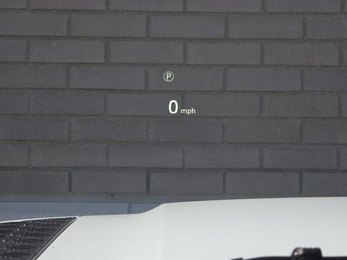 Used 2025 Land Rover Defender 110 X-Dynamic SE image 15