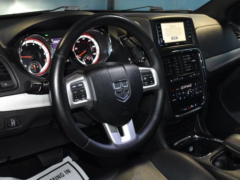 Used 2017 Dodge Grand Caravan GT FWD image 2