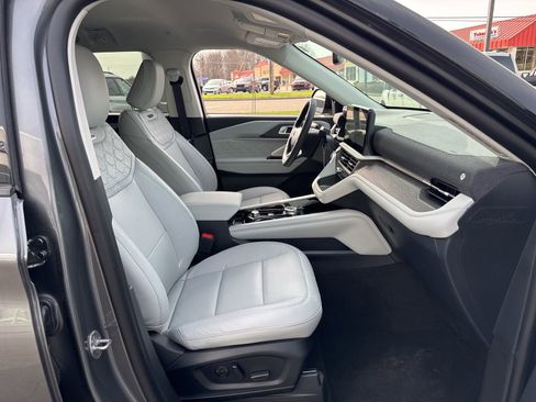 New 2026 Ford Explorer Platinum w/ LUX Leather Package AWD/4WD image 33