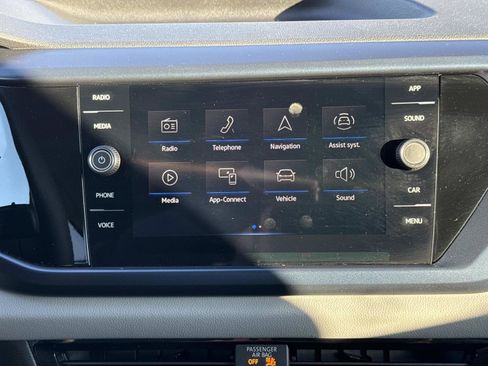 Used 2023 Volkswagen Taos SE image 3