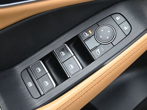 Used 2023 Nissan Rogue Platinum FWD image 4