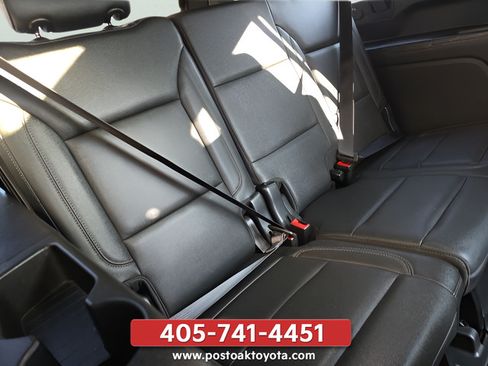 Used 2022 Chevrolet Suburban Z71 w/ Luxury Package AWD/4WD image 36