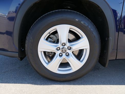 Used 2022 Toyota Highlander L image 13