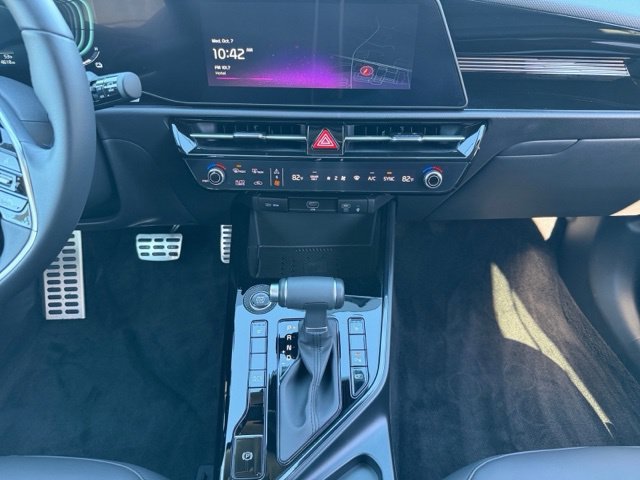 Certified 2025 Kia Niro EX Touring FWD image 11