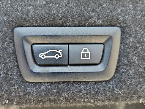 Used 2023 BMW 530e w/ M Sport Package image 13