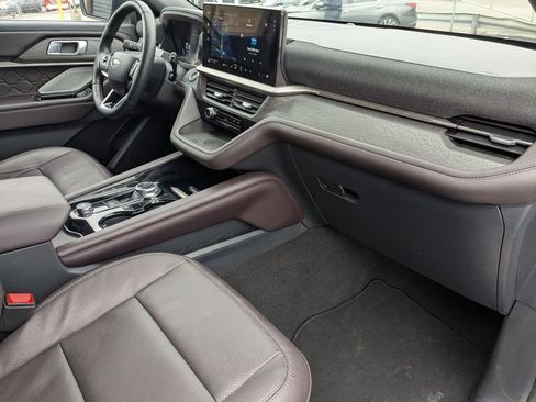 Used 2025 Ford Explorer Platinum w/ LUX Leather Package image 33