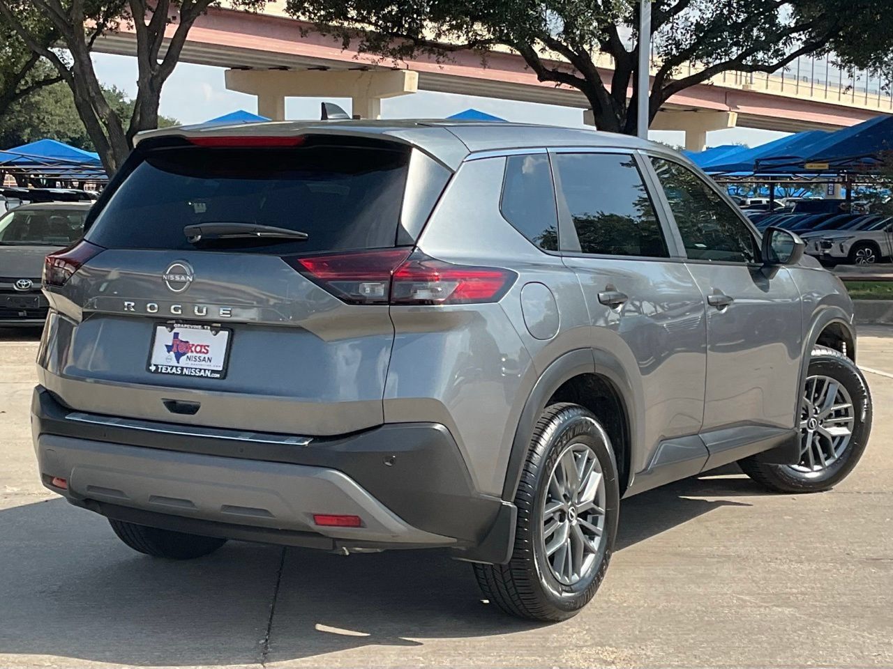 Used 2023 Nissan Rogue S FWD image 4