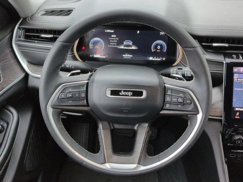 Used 2023 Jeep Grand Cherokee L Limited w/ Black Appearance Package AWD/4WD image 20