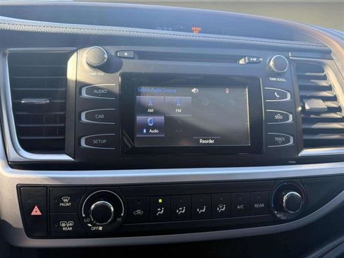 Used 2018 Toyota Highlander LE image 33