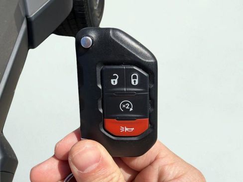 Used 2020 Jeep Gladiator Overland AWD/4WD image 23