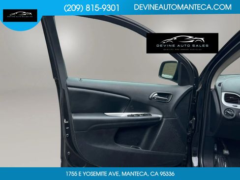 Used 2019 Dodge Journey SE image 12