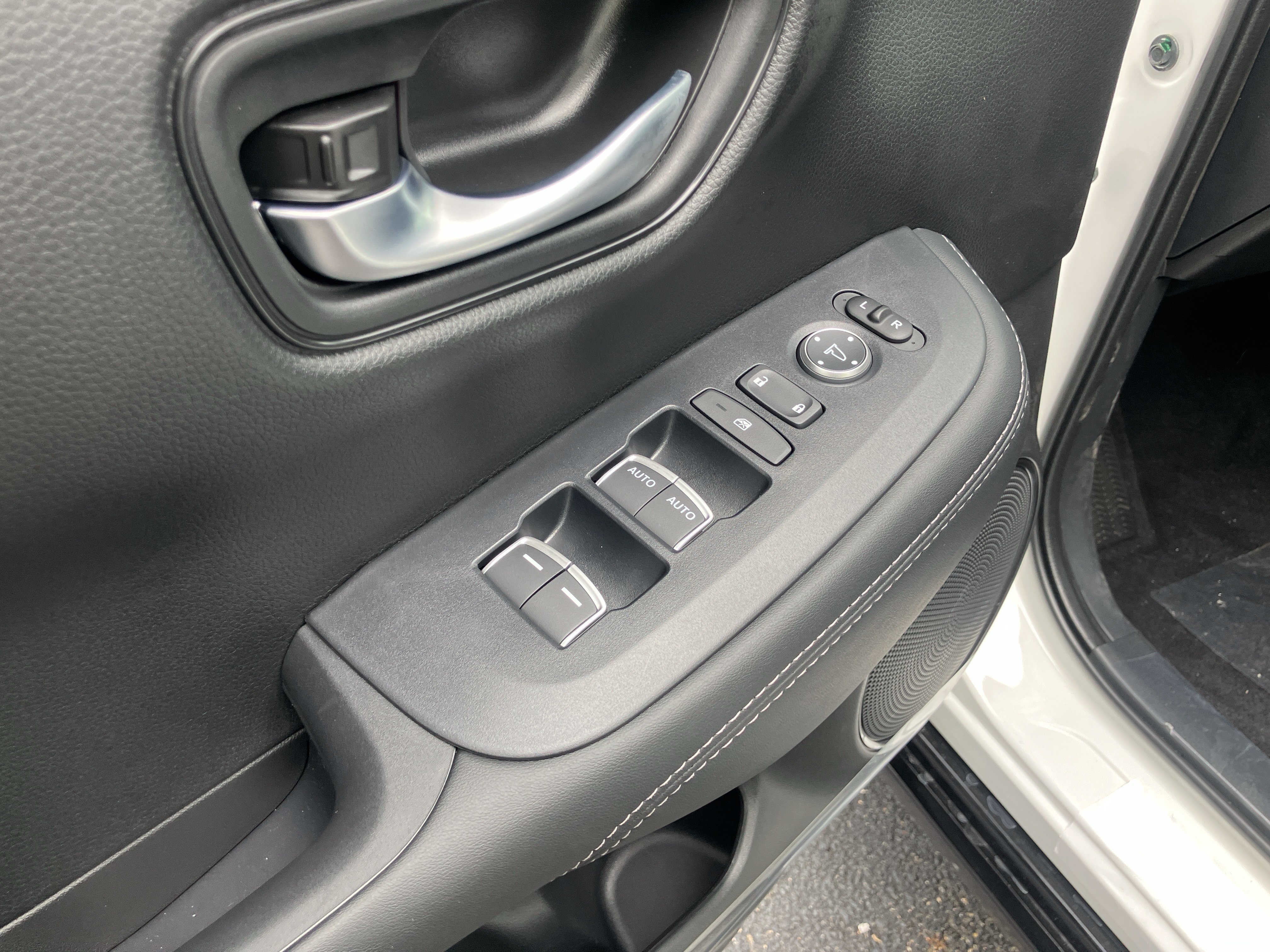 New 2027 Honda HR-V EX-L image 14